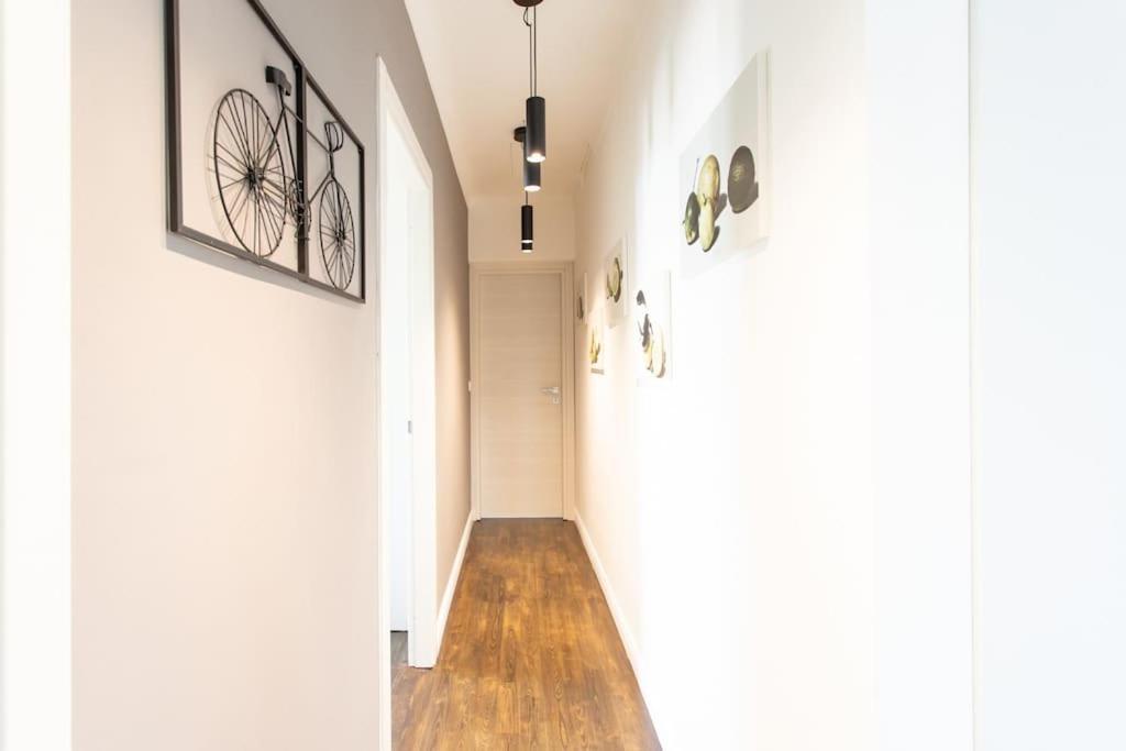 #24 Marie-claire Sea View/balcony/ac/5min Port Apartment