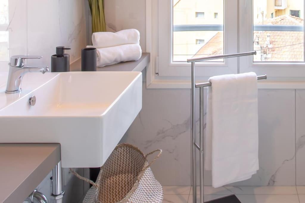 #24 Marie-claire Sea View/balcony/ac/5min Port * Villefranche-sur-Mer